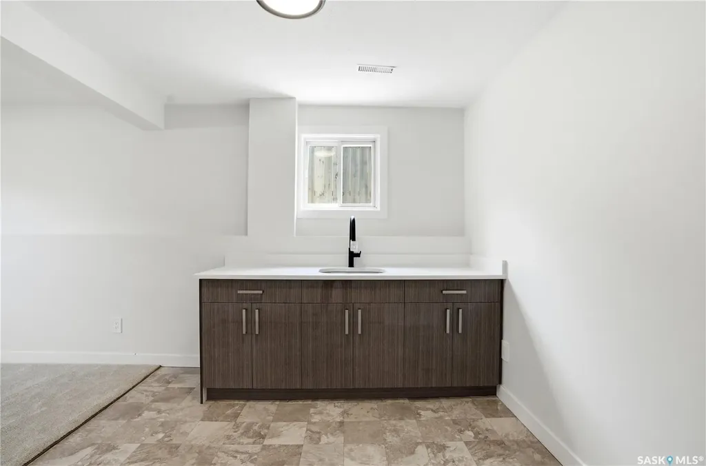 116 (114) Hall Crescent Saskatoon SK S7L 7G6