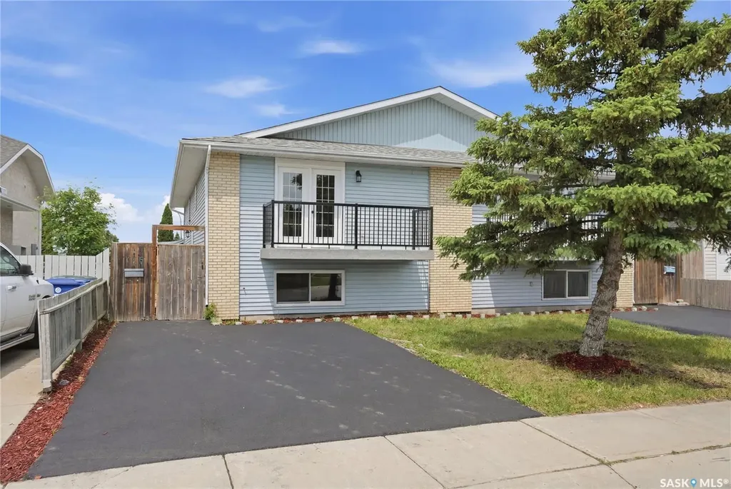 116 (114) Hall Crescent Saskatoon SK S7L 7G6