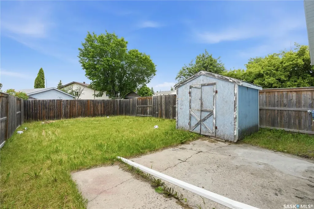 116 (114) Hall Crescent Saskatoon SK S7L 7G6