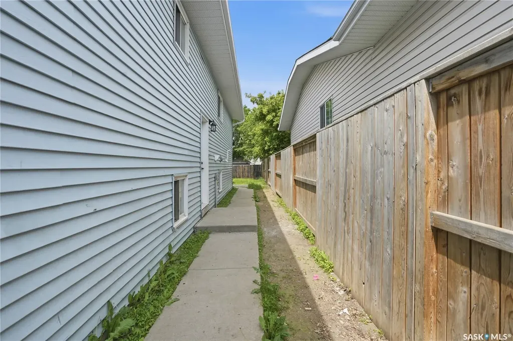 116 (114) Hall Crescent Saskatoon SK S7L 7G6