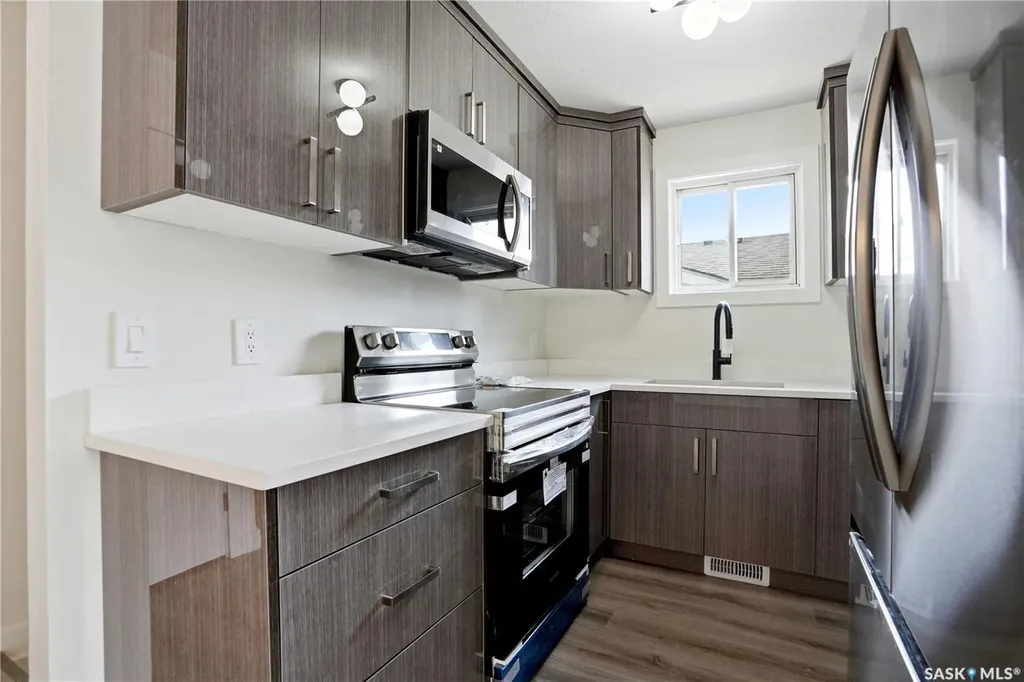 116 (114) Hall Crescent Saskatoon SK S7L 7G6
