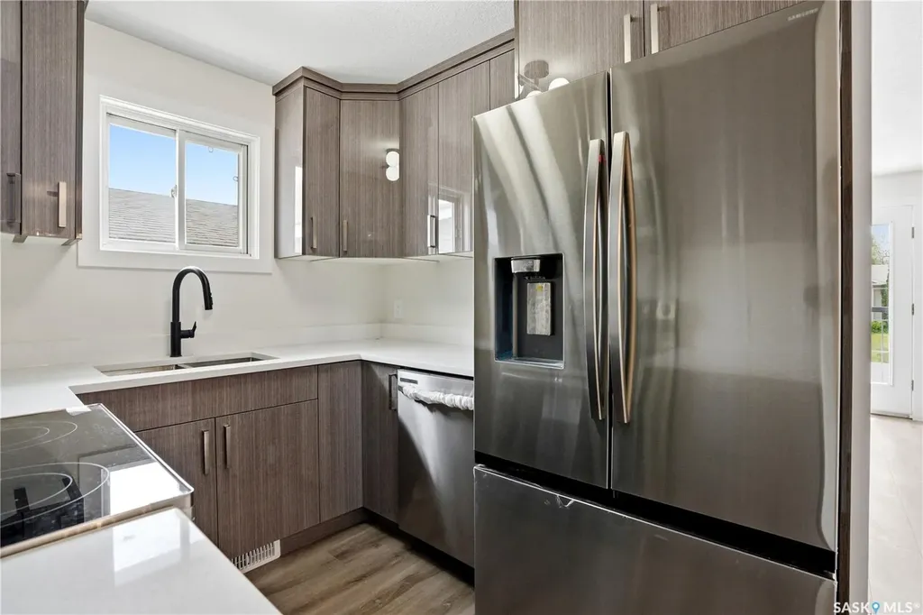 116 (114) Hall Crescent Saskatoon SK S7L 7G6