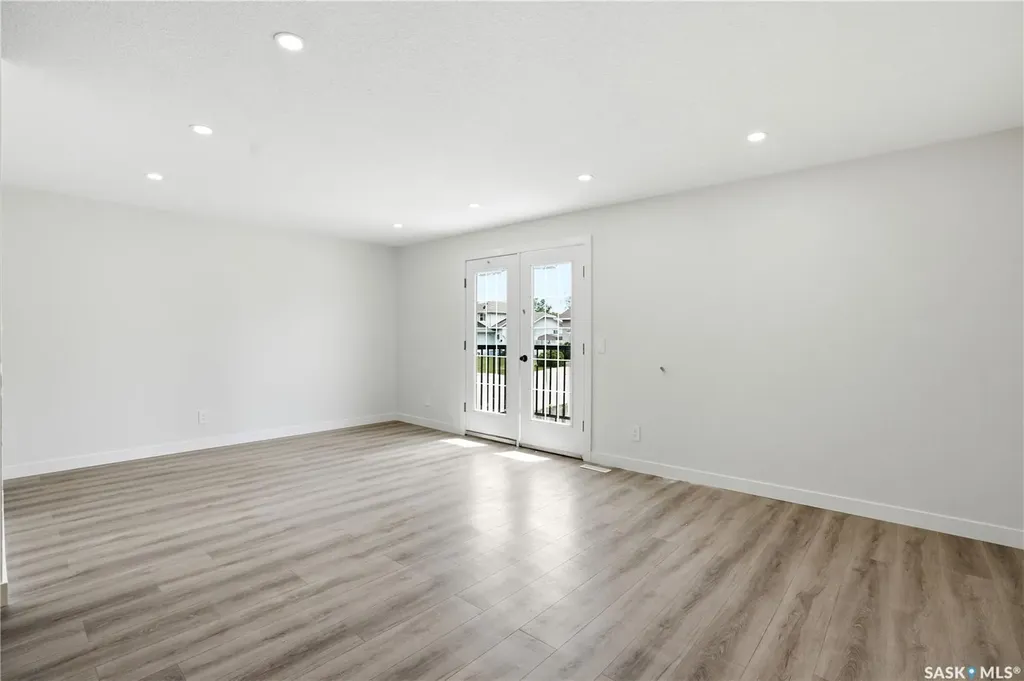 116 (114) Hall Crescent Saskatoon SK S7L 7G6