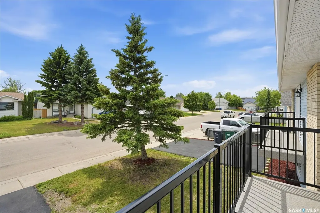 116 (114) Hall Crescent Saskatoon SK S7L 7G6