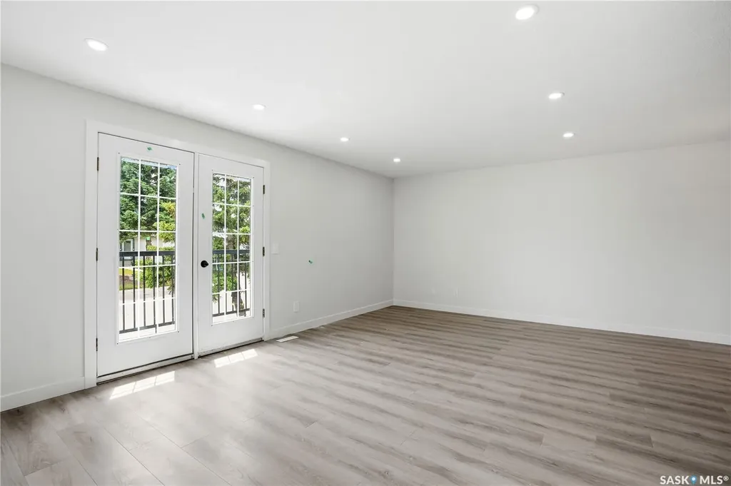 116 (114) Hall Crescent Saskatoon SK S7L 7G6