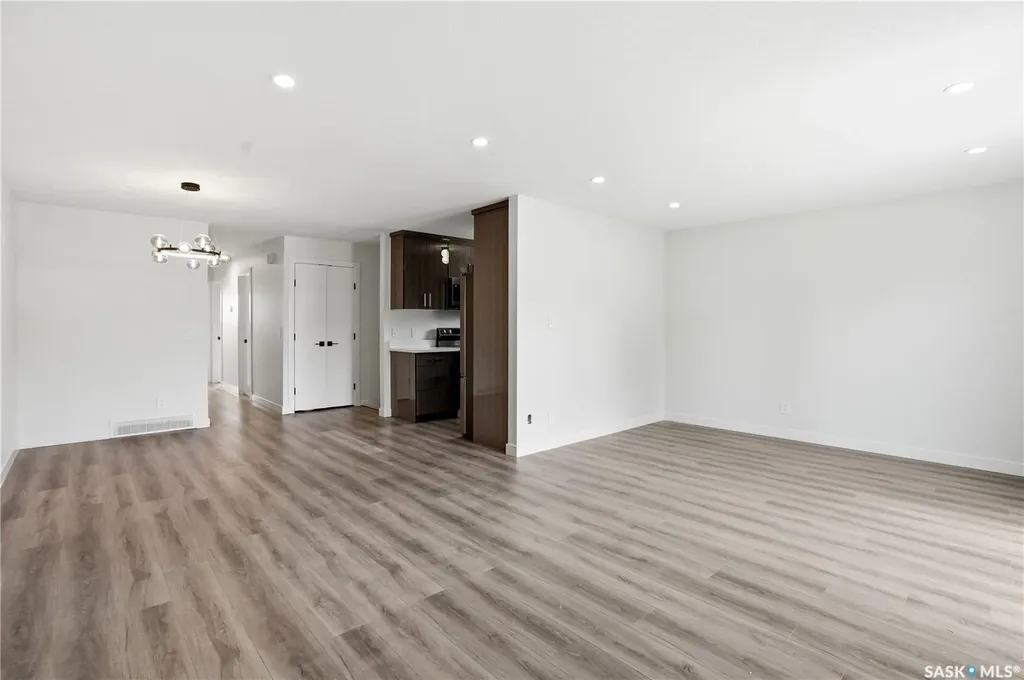 116 (114) Hall Crescent Saskatoon SK S7L 7G6
