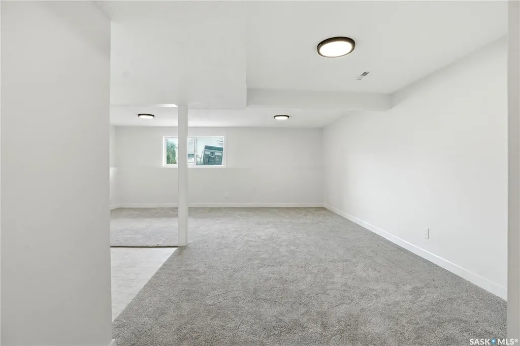 116 (114) Hall Crescent Saskatoon SK S7L 7G6