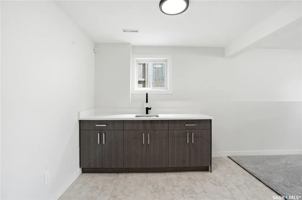 116 (114) Hall Crescent Saskatoon SK S7L 7G6
