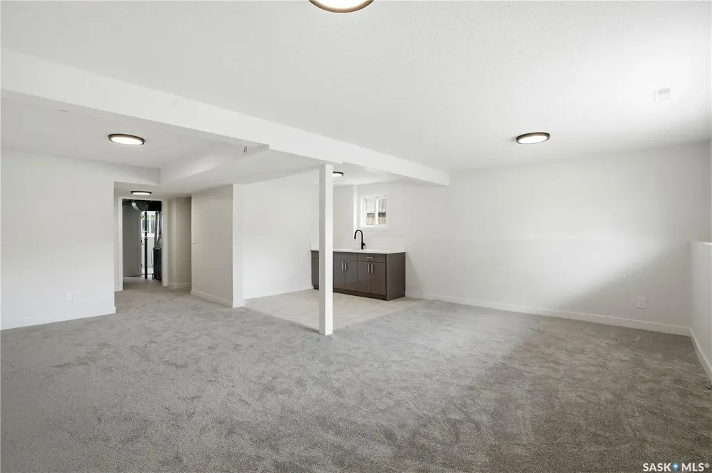 116 (114) Hall Crescent Saskatoon SK S7L 7G6