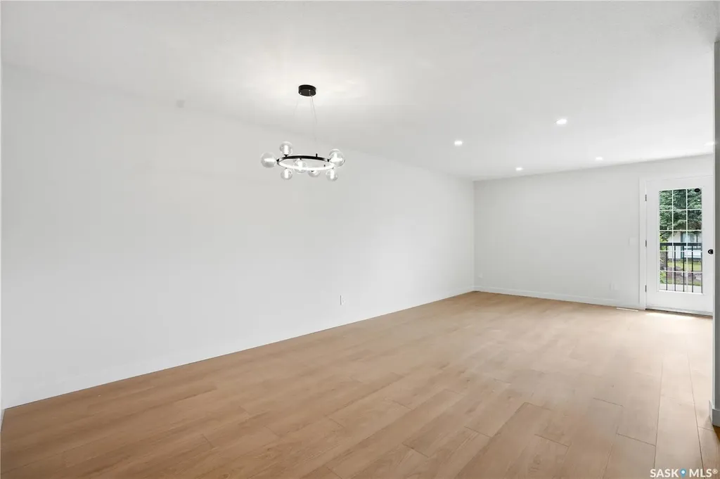 116 (114) Hall Crescent Saskatoon SK S7L 7G6