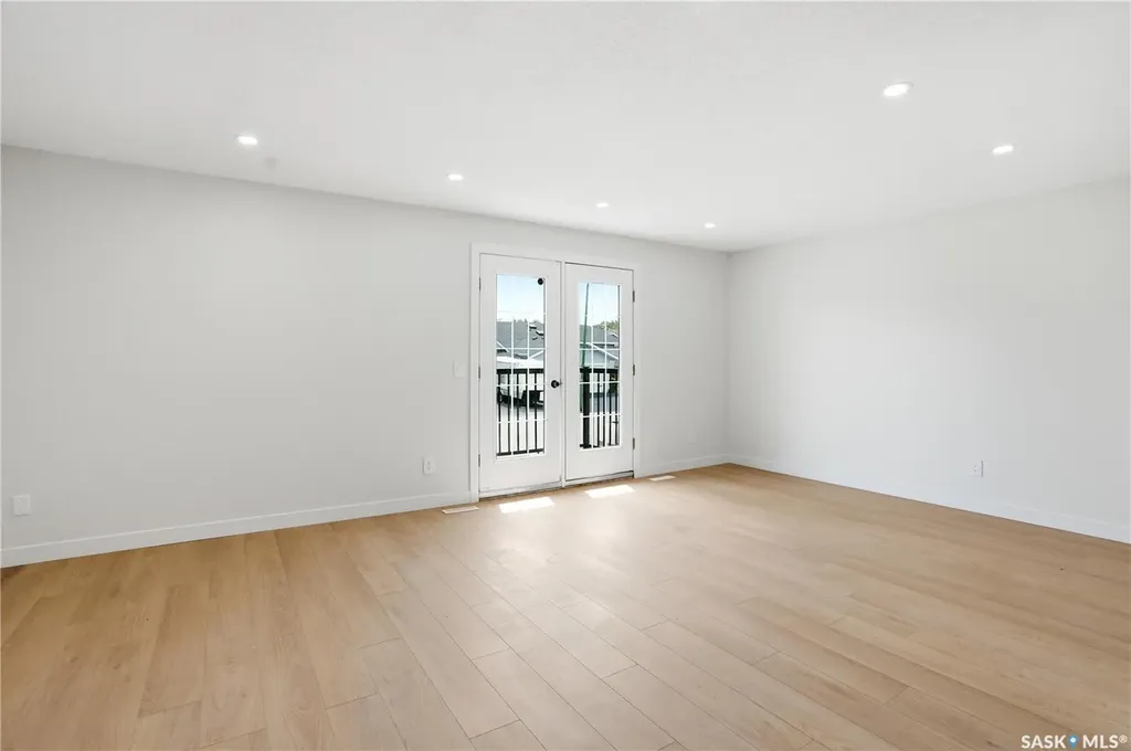 116 (114) Hall Crescent Saskatoon SK S7L 7G6
