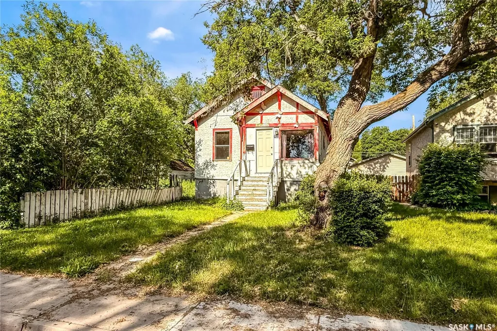 1132 Queen Street Regina SK S4T 4B2
