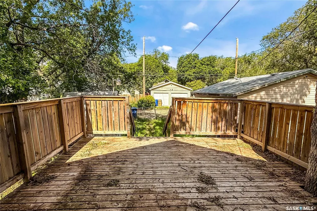 1132 Queen Street Regina SK S4T 4B2