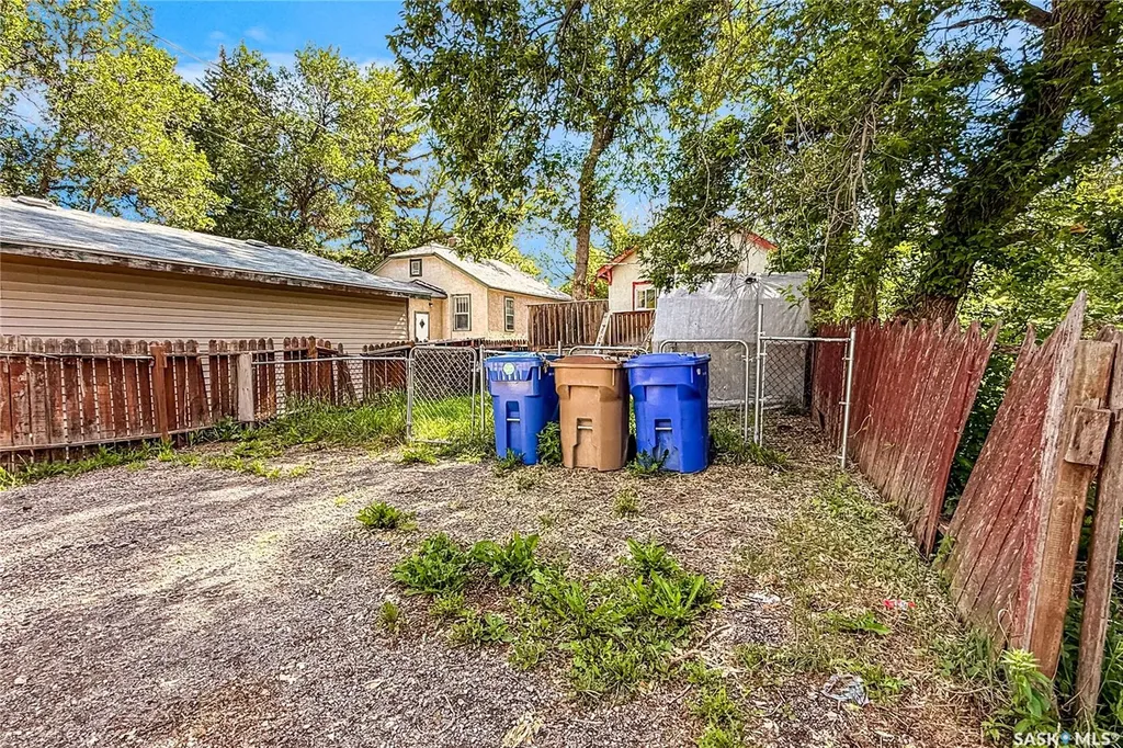 1132 Queen Street Regina SK S4T 4B2