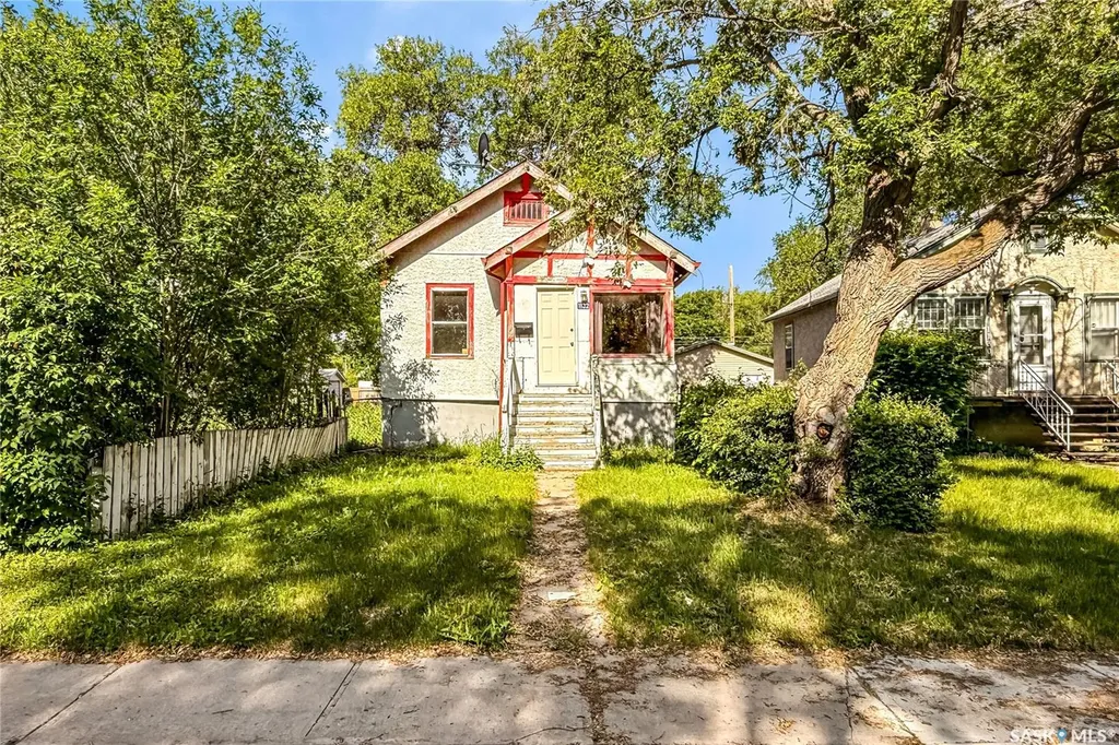 1132 Queen Street Regina SK S4T 4B2