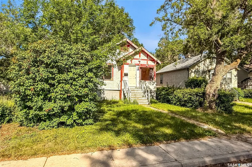 1132 Queen Street Regina SK S4T 4B2