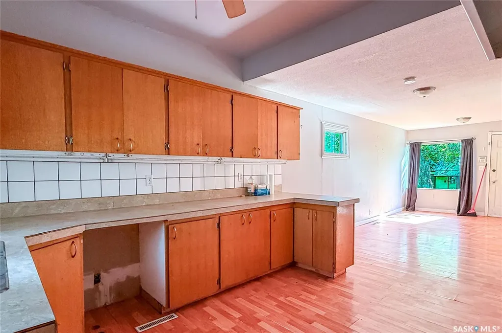 1132 Queen Street Regina SK S4T 4B2
