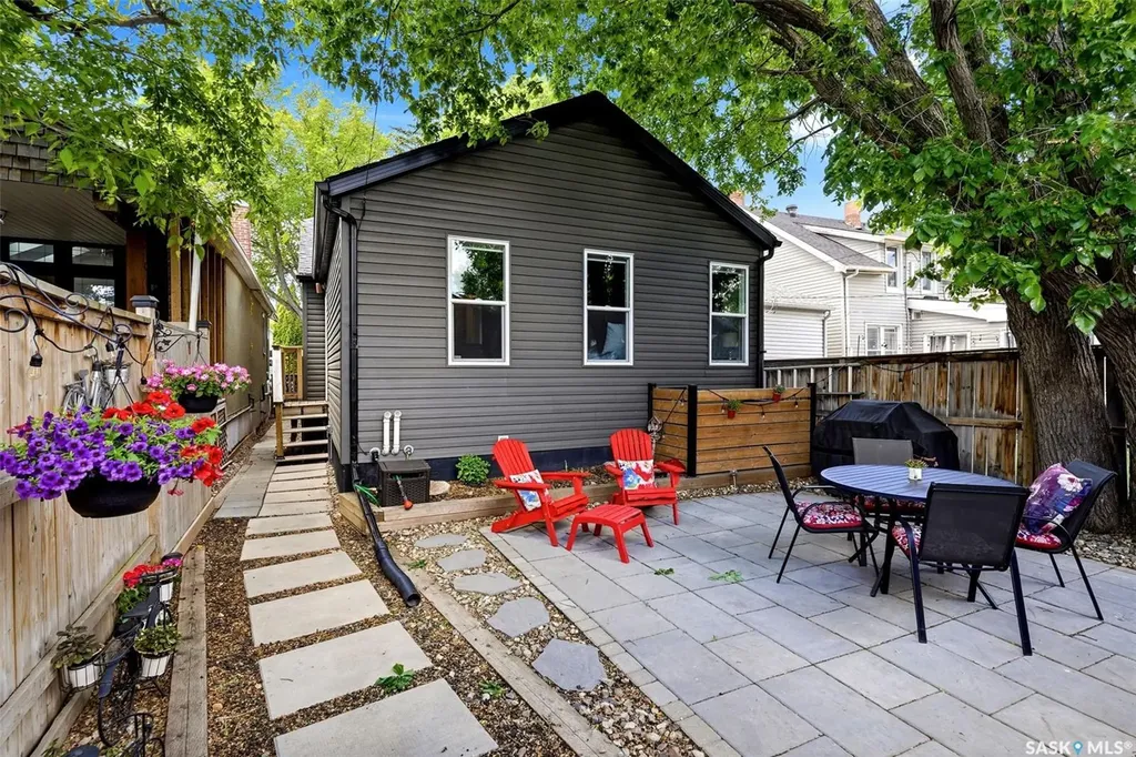 2467 Atkinson Street Regina SK S4N 3X6
