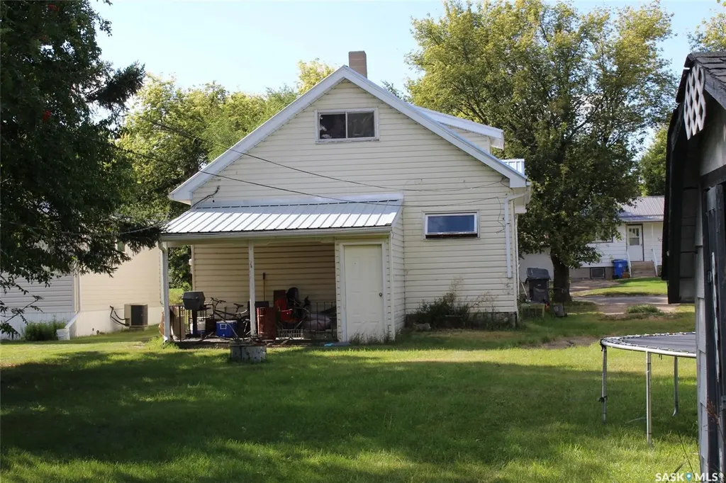 508 1st Avenue E Lampman SK S0C 1N0