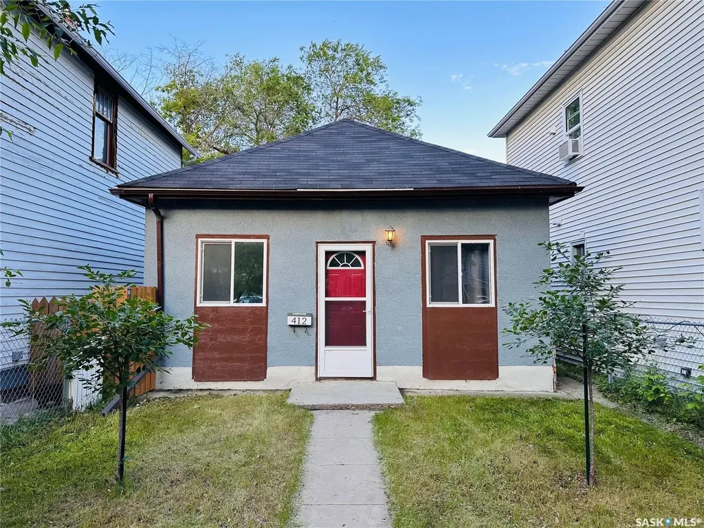 412 H Avenue S Saskatoon SK S7M 1W5