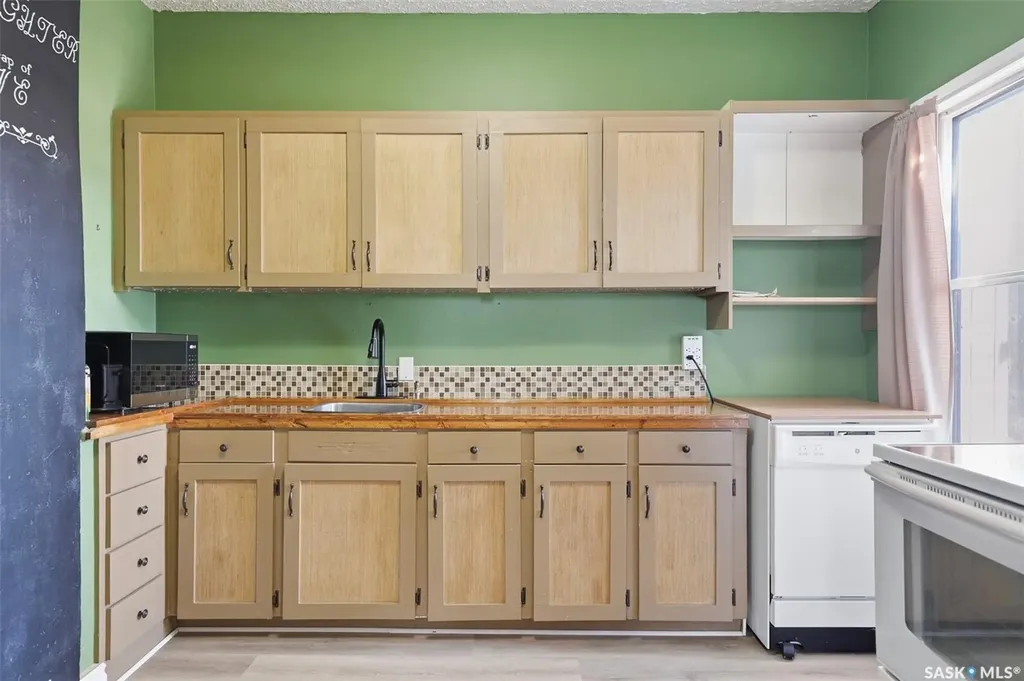 412 H Avenue S Saskatoon SK S7M 1W5