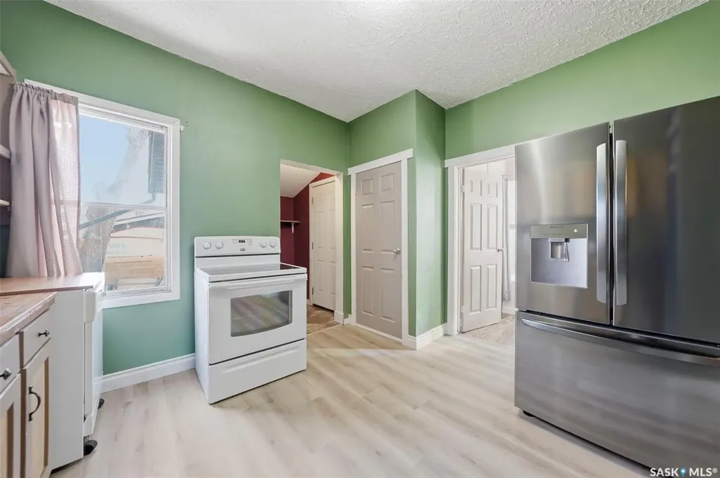 412 H Avenue S Saskatoon SK S7M 1W5