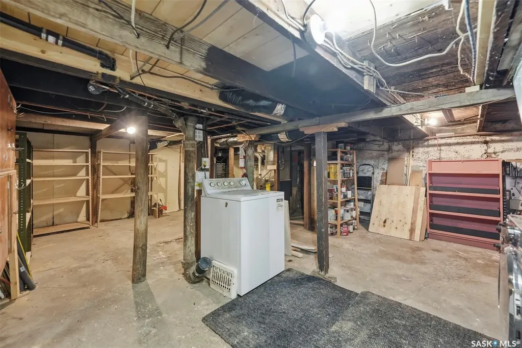 412 H Avenue S Saskatoon SK S7M 1W5