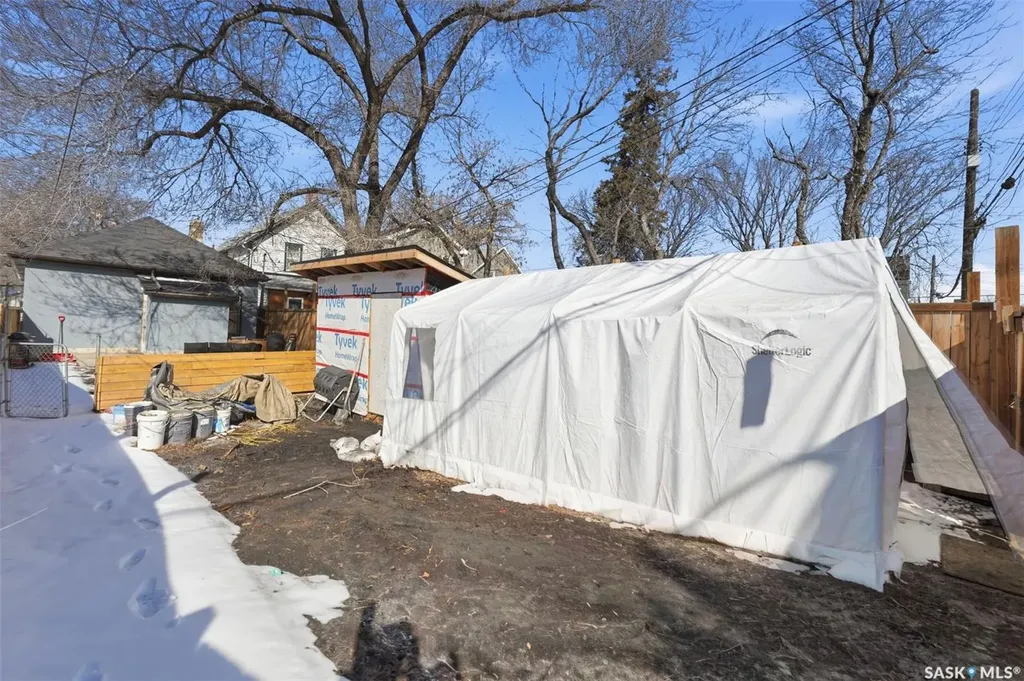 412 H Avenue S Saskatoon SK S7M 1W5
