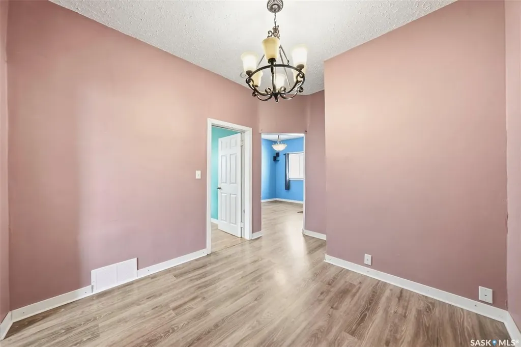 412 H Avenue S Saskatoon SK S7M 1W5