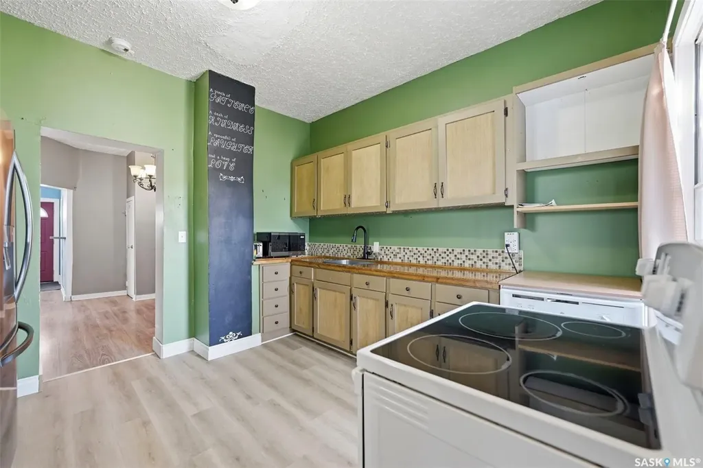 412 H Avenue S Saskatoon SK S7M 1W5