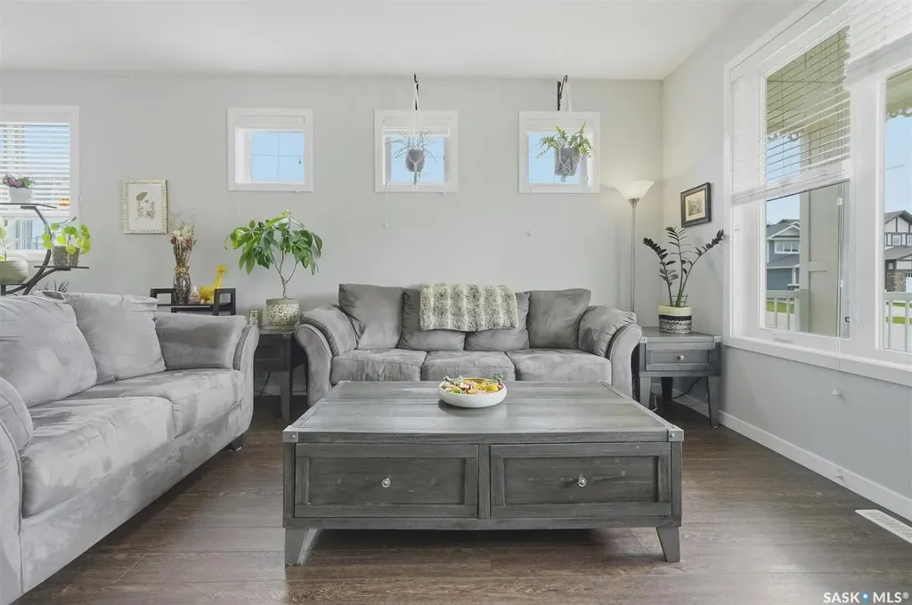 187 Newton Way Saskatoon SK S7V 0N6