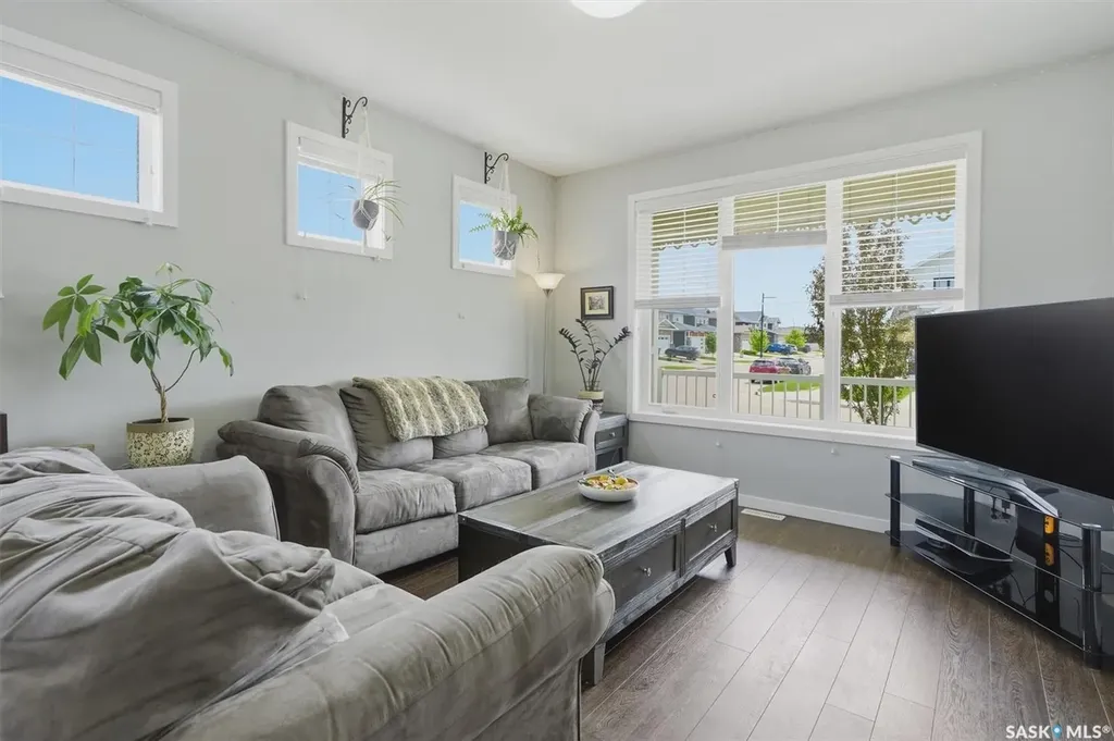 187 Newton Way Saskatoon SK S7V 0N6