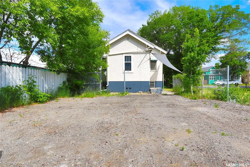 1824 Winnipeg Street Regina SK S4P 1G2