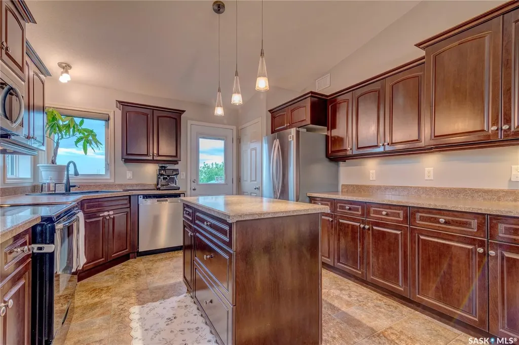751 Bluebird Crescent Regina SK S4N 7S3