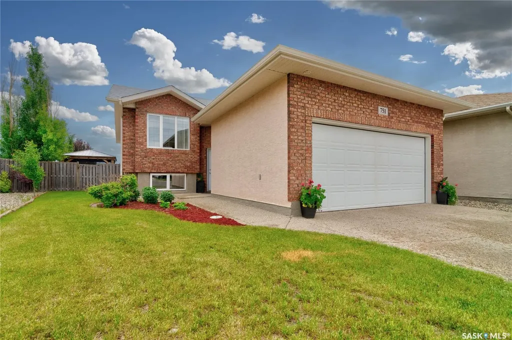 751 Bluebird Crescent Regina SK S4N 7S3