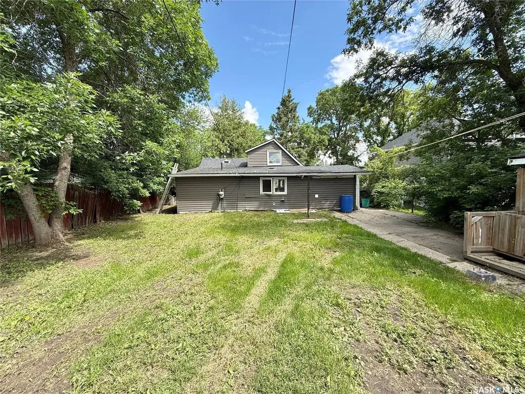 330 3rd Avenue SE Weyburn SK S4H 1X4