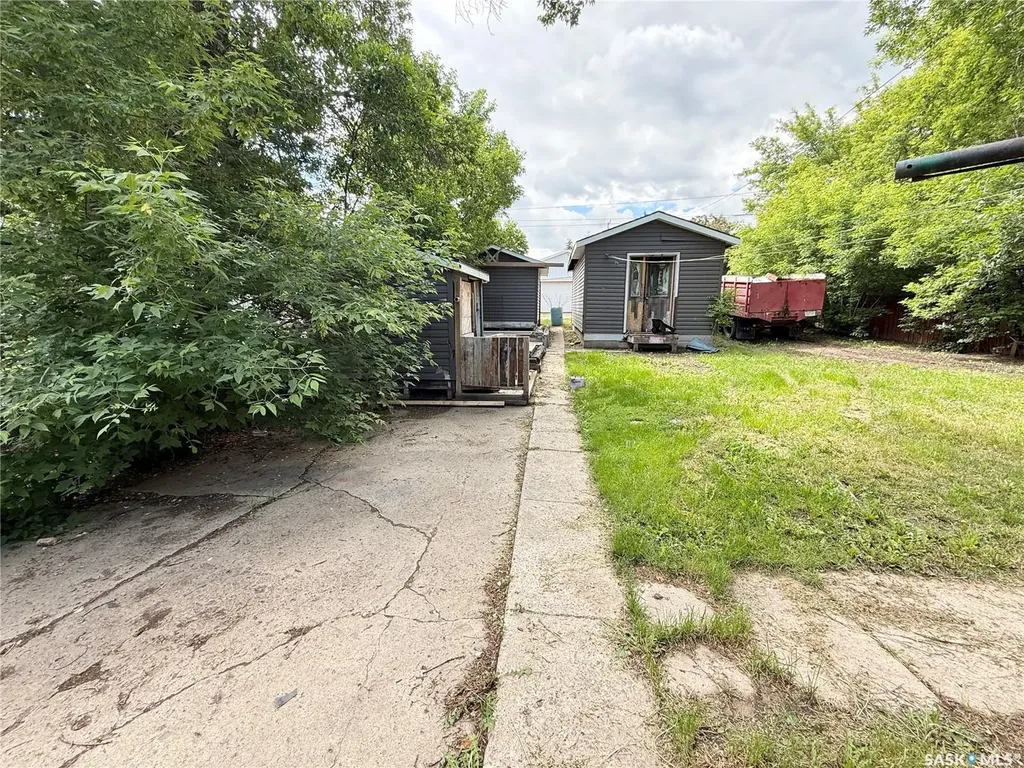 330 3rd Avenue SE Weyburn SK S4H 1X4