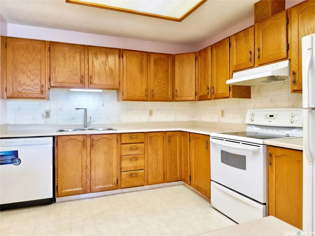 918 Argyle Avenue Saskatoon SK S7H 2W1