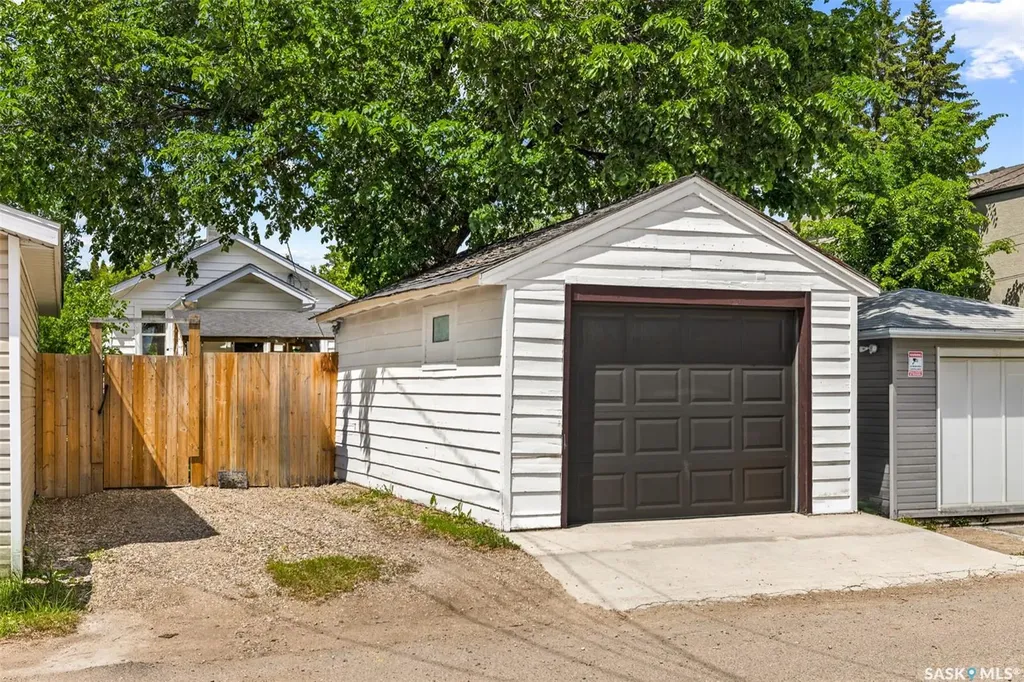 2167 Lindsay Street Regina SK S4N 3C1
