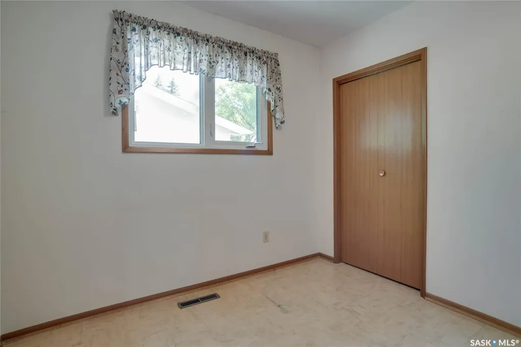 1701 Prince Of Wales Avenue Saskatoon SK S7K 3E6
