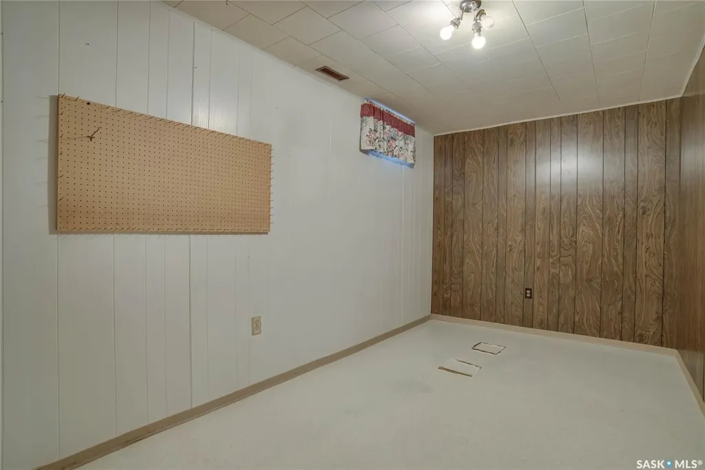 1701 Prince Of Wales Avenue Saskatoon SK S7K 3E6