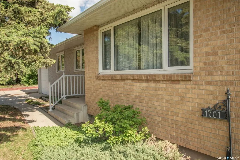 1701 Prince Of Wales Avenue Saskatoon SK S7K 3E6