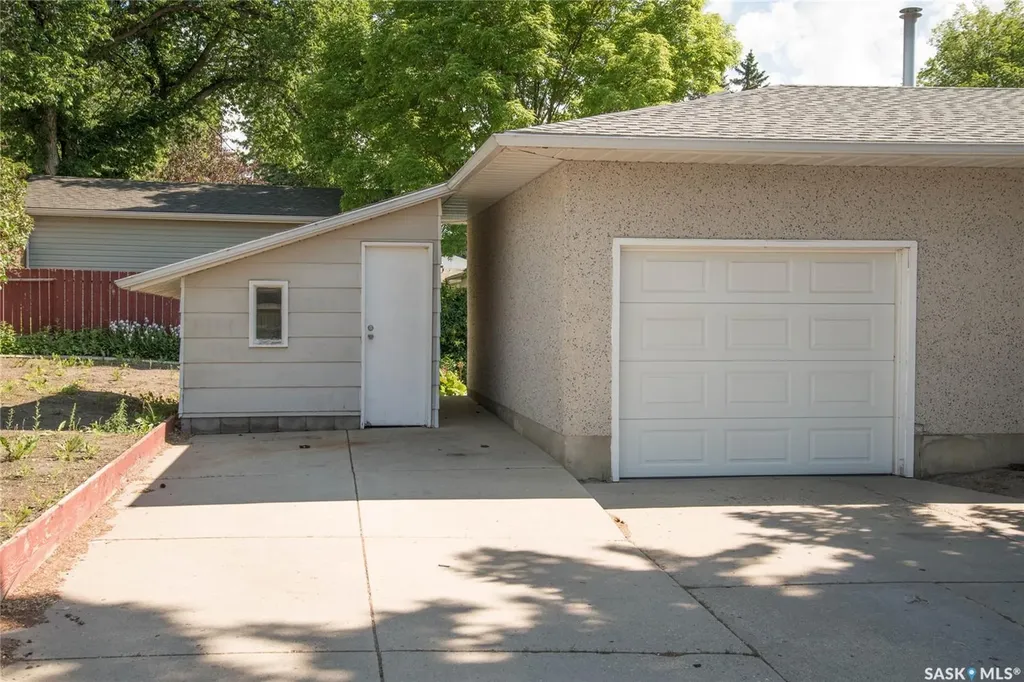 1701 Prince Of Wales Avenue Saskatoon SK S7K 3E6