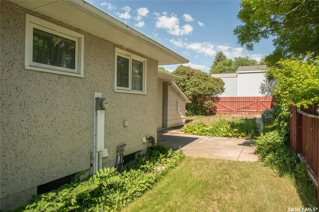 1701 Prince Of Wales Avenue Saskatoon SK S7K 3E6
