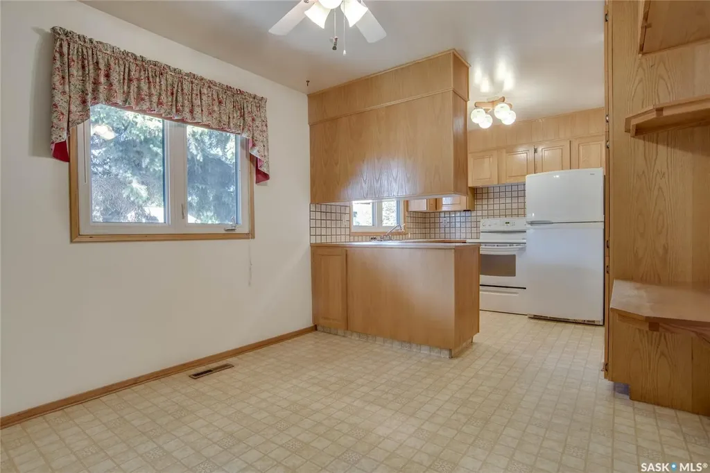 1701 Prince Of Wales Avenue Saskatoon SK S7K 3E6