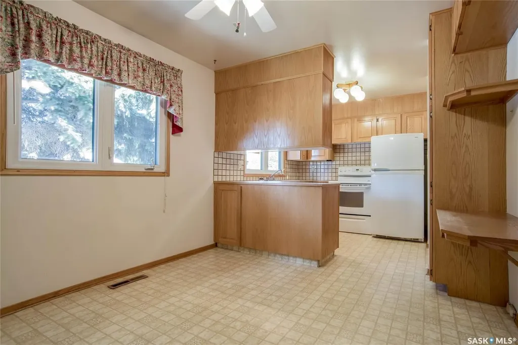 1701 Prince Of Wales Avenue Saskatoon SK S7K 3E6