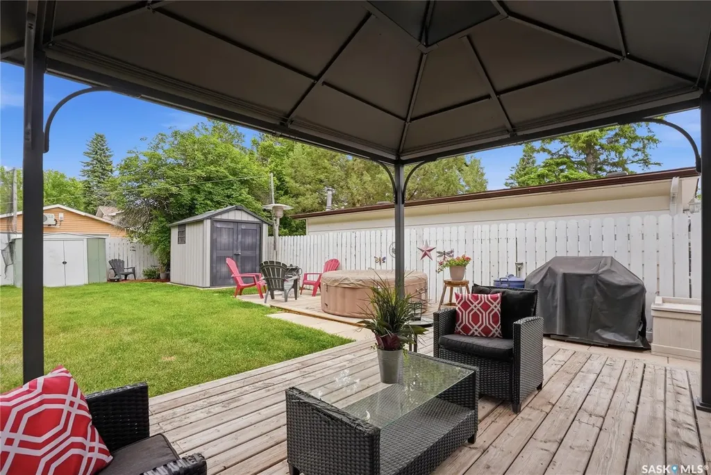 21 Neilson Crescent Saskatoon SK S7H 3N4