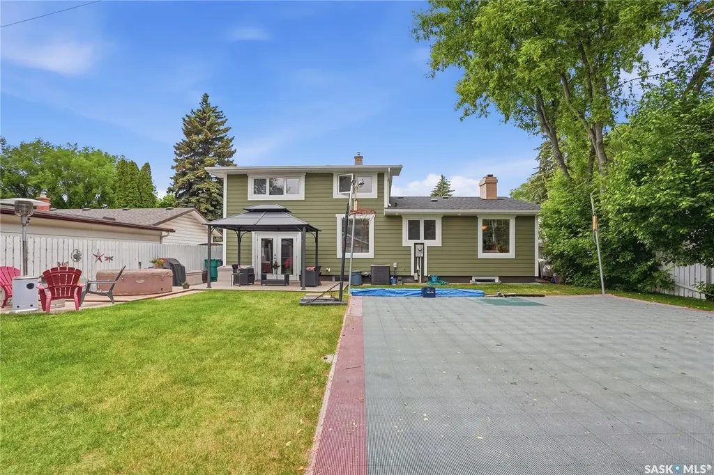 21 Neilson Crescent Saskatoon SK S7H 3N4