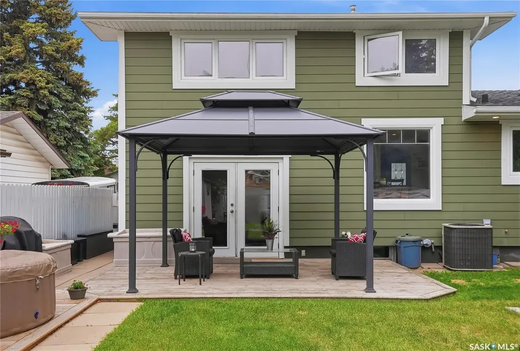 21 Neilson Crescent Saskatoon SK S7H 3N4