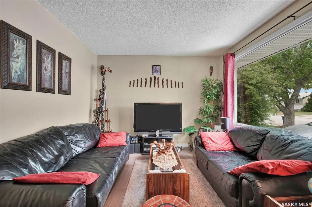 84 Rita Crescent Saskatoon SK S7N 2L5
